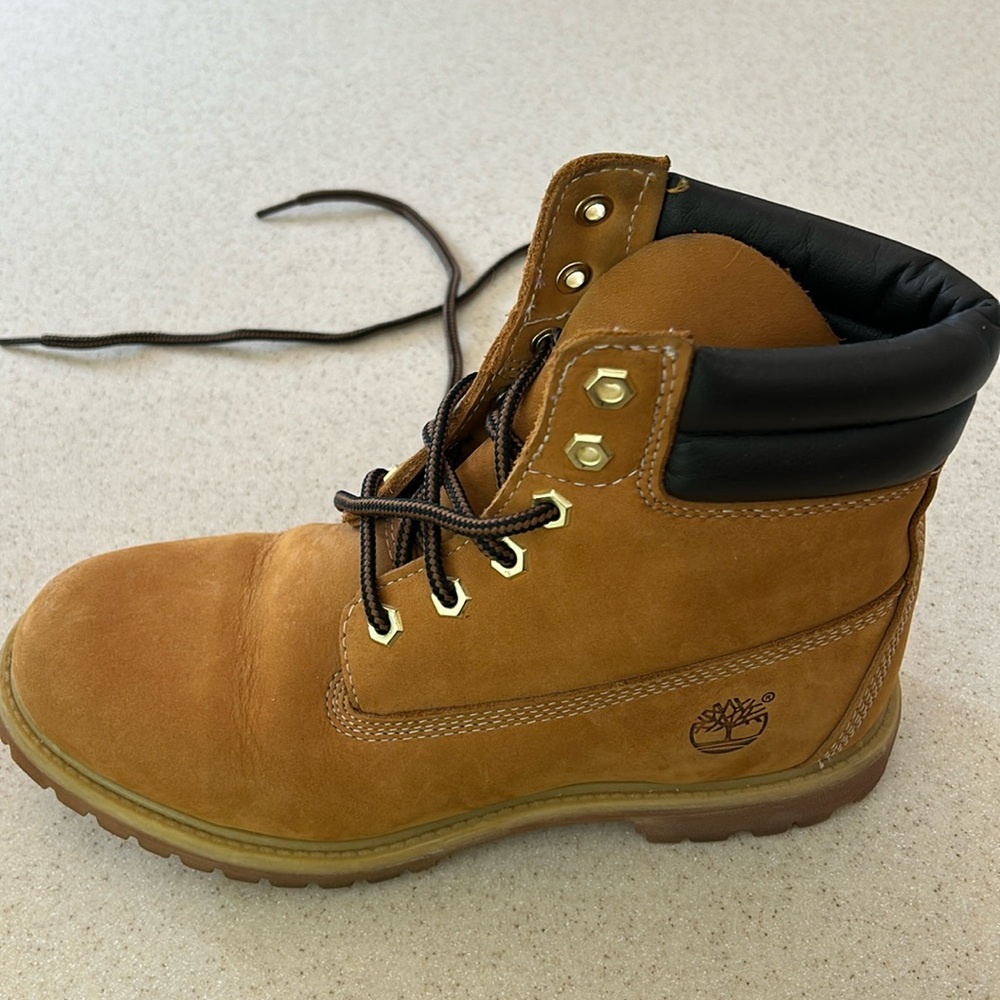 Timberland Premium Waterproof Boot. Size 8.5 with extra set of laces.